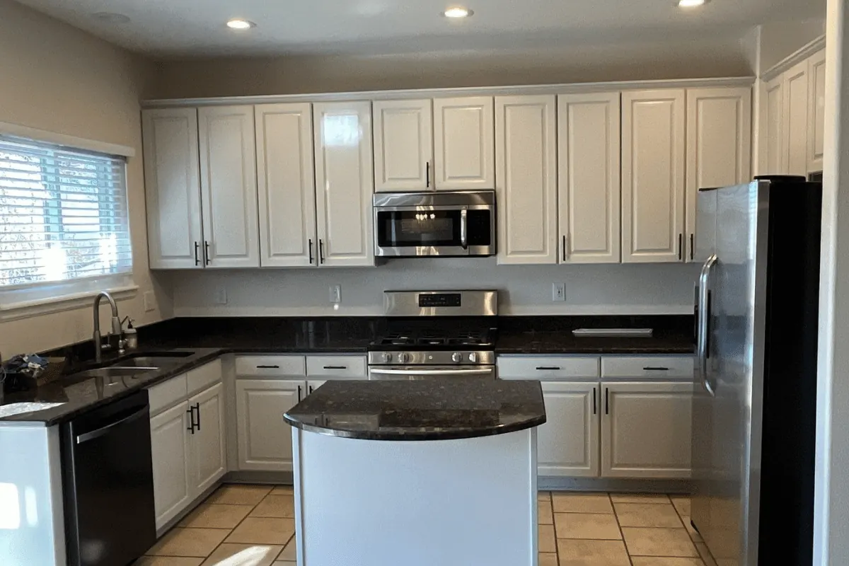 Kitchen cabinets painted in Benjamin Moore White Dove OC-17